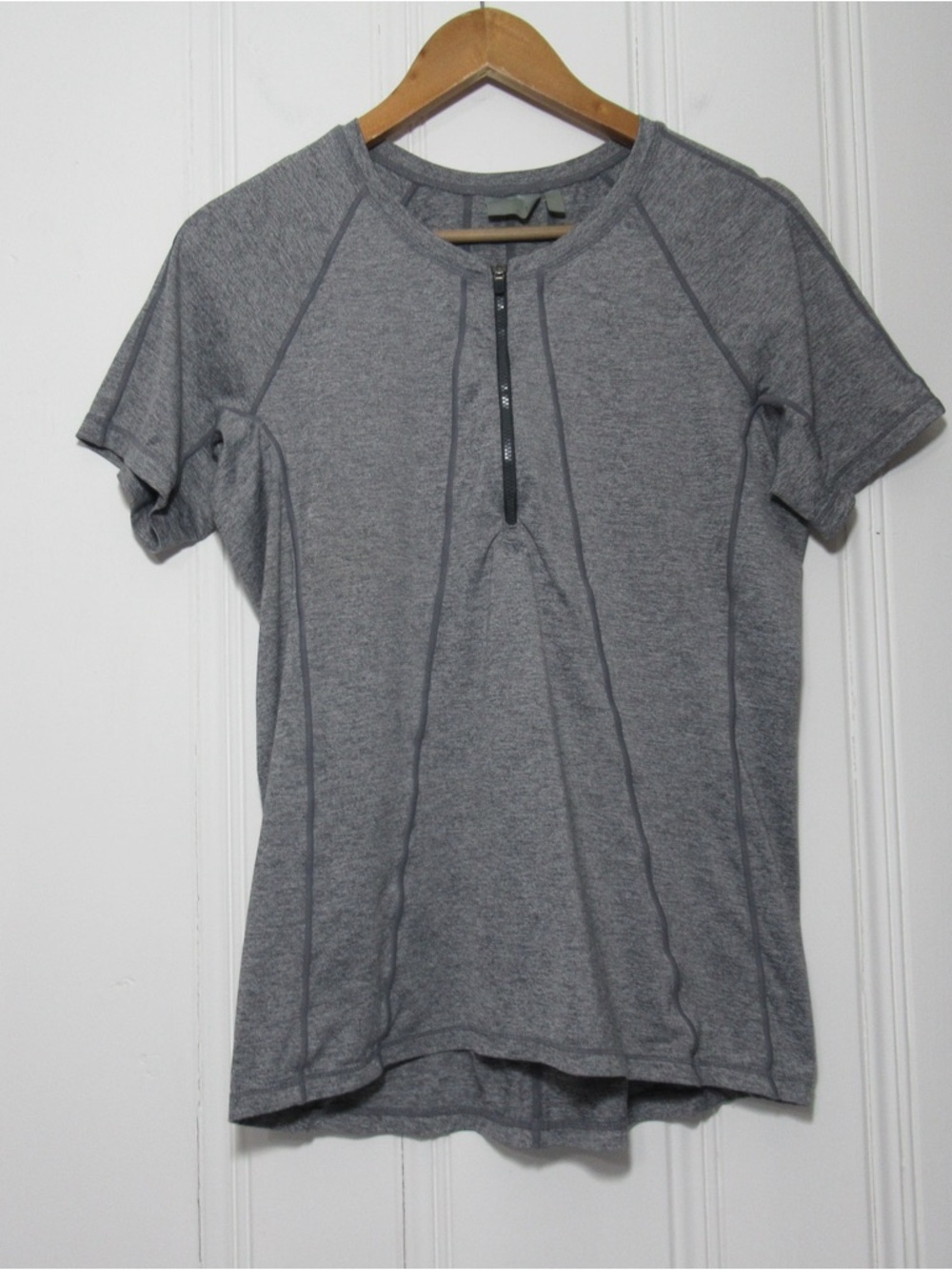 Athleta Gray Short Sleeve Pacifica Athletic Tee Size Large